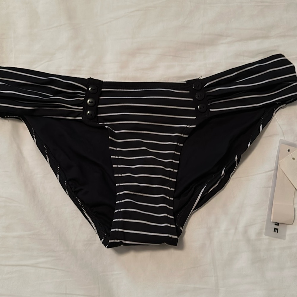 NWT  robin piccone bikini bottom with ruching and button detail